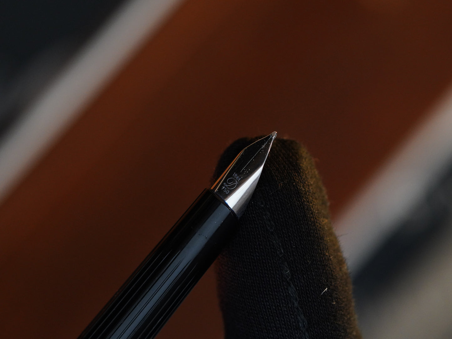 Vintage 1970 S.T. Dupont Luxury Fountain Pen – Solid 925 Sterling Silver - 18K Solid Gold Nib - Vertical Line