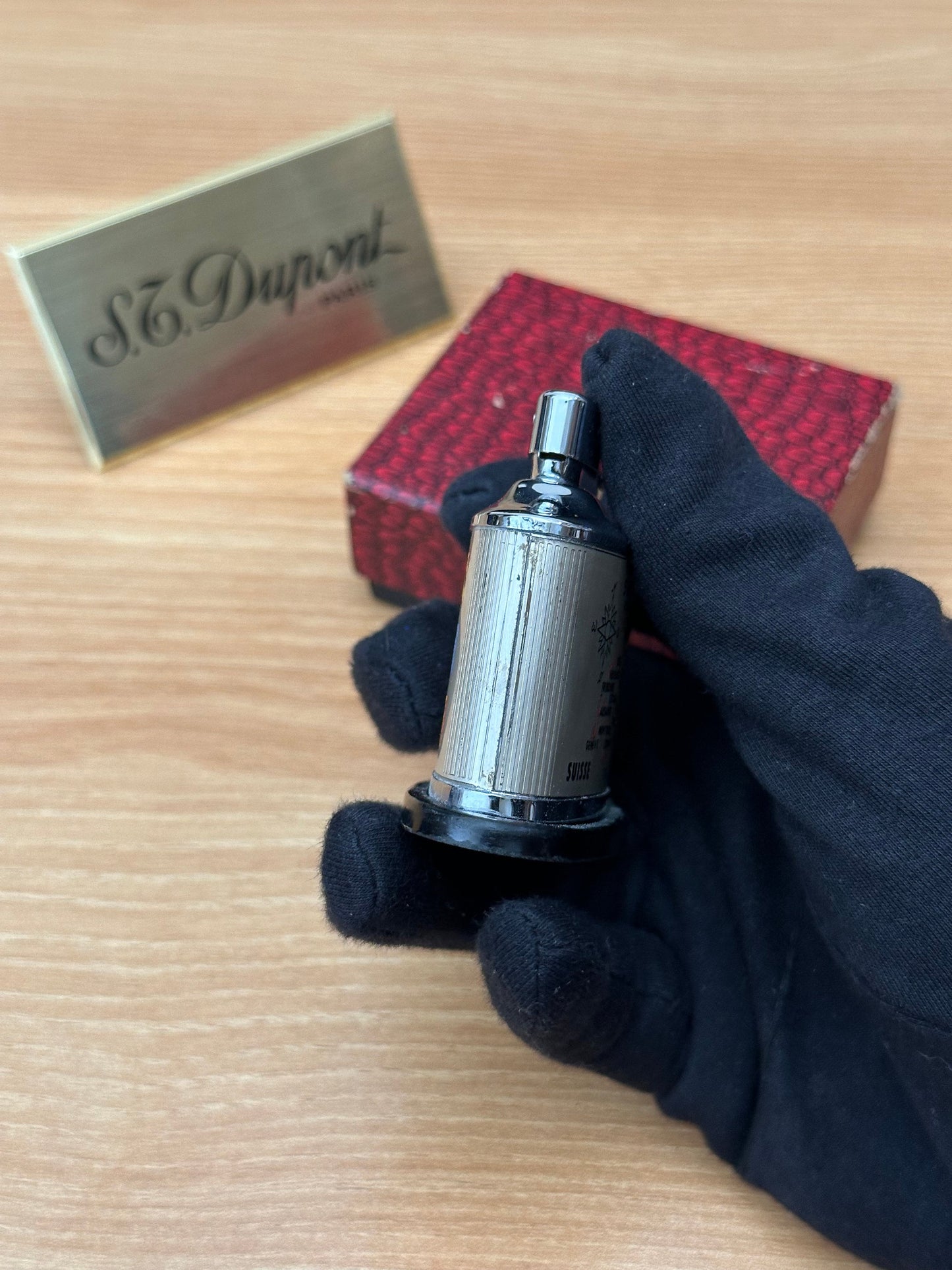 Vintage 1970 fluid benzine table lighter \ never used in good condition \ box included