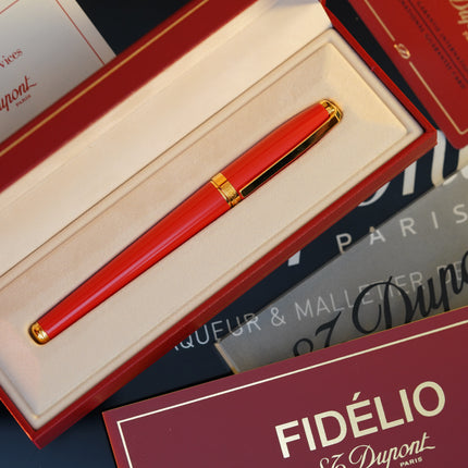Vintage 1980 S.T. Dupont Fidelio Fountain Pen – Red Natural Lacquer & 24K Gold Finish – Hallmarked 14K Solid Gold FH Nib – Full Set NOS