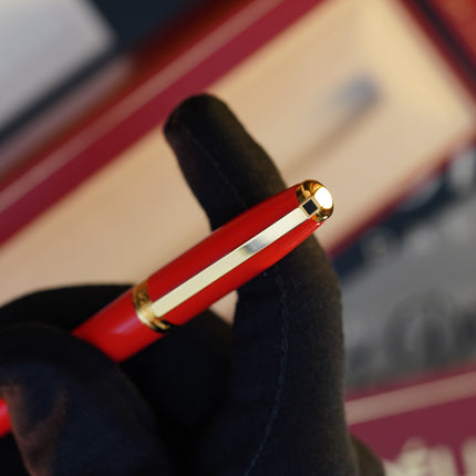 Vintage 1980 S.T. Dupont Fidelio Fountain Pen – Red Natural Lacquer & 24K Gold Finish – Hallmarked 14K Solid Gold FH Nib – Full Set NOS