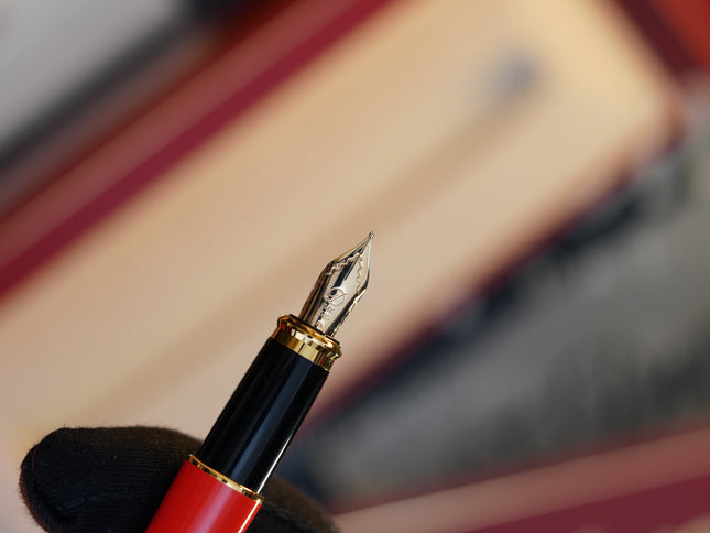 Vintage 1980 S.T. Dupont Fidelio Fountain Pen – Red Natural Lacquer & 24K Gold Finish – Hallmarked 14K Solid Gold FH Nib – Full Set NOS