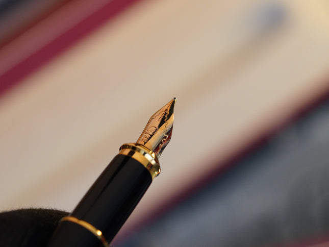 Vintage 1980 S.T. Dupont Fidelio Fountain Pen – Natural Black Lacquer – 14K Solid Gold Nib – Luxury Collectible