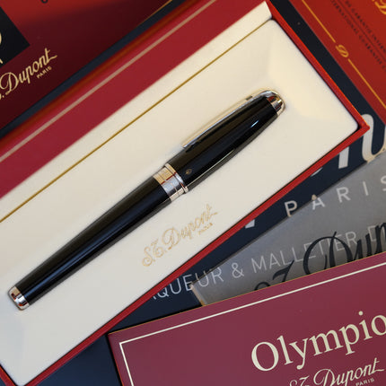 Vintage 1980s S.T. Dupont Olympio Fountain Pen – Natural Black Lacquer – Large Fat Model – Hallmarked 18K Solid Gold Fine Nib – Full Set NOS