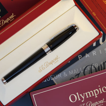 Vintage 1980s S.T. Dupont Olympio Fountain Pen – Natural Black Lacquer – Large Fat Model – Hallmarked 18K Solid Gold Fine Nib – Full Set NOS