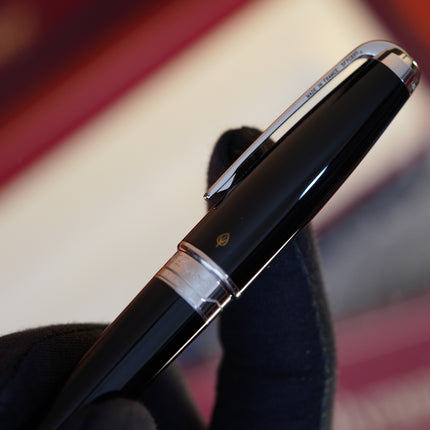 Vintage 1980s S.T. Dupont Olympio Fountain Pen – Natural Black Lacquer – Large Fat Model – Hallmarked 18K Solid Gold Fine Nib – Full Set NOS