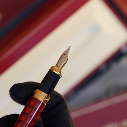 Vintage 1980s S.T. Dupont Vertigo Fountain Pen – Natural Lacquer Pattern – Hallmarked 18K Two-Tone Solid Gold Nib (M) – Full Set NOS