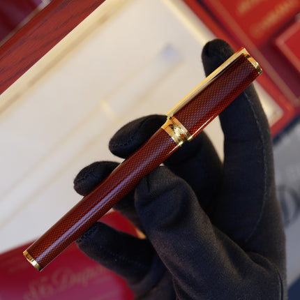 Vintage 1980s S.T. Dupont Montparnasse Chairman Fountain Pen – Grenat Natural Lacquer Guilloché & 24K Gold Finish – Hallmarked 18K Solid Gold Nib (M) – Full Set NOS
