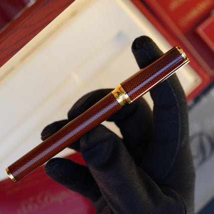 Vintage 1980s S.T. Dupont Montparnasse Chairman Fountain Pen – Grenat Natural Lacquer Guilloché & 24K Gold Finish – Hallmarked 18K Solid Gold Nib (M) – Full Set NOS