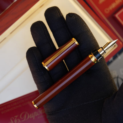 Vintage 1980s S.T. Dupont Montparnasse Chairman Fountain Pen – Grenat Natural Lacquer Guilloché & 24K Gold Finish – Hallmarked 18K Solid Gold Nib (M) – Full Set NOS