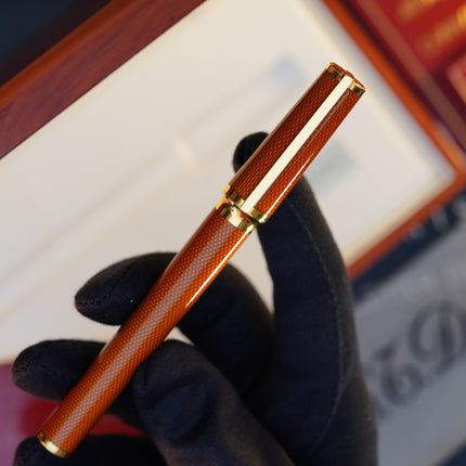 Vintage 1980s S.T. Dupont Montparnasse Chairman Fountain Pen – Amber Natural Lacquer Guilloché & 24K Gold Finish – Hallmarked 18K Solid Gold Nib (M) – Full Set NOS