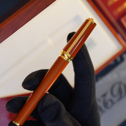 Vintage 1980s S.T. Dupont Montparnasse Chairman Fountain Pen – Amber Natural Lacquer Guilloché & 24K Gold Finish – Hallmarked 18K Solid Gold Nib (M) – Full Set NOS