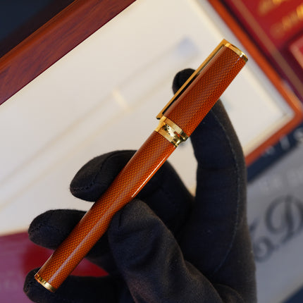 Vintage 1980s S.T. Dupont Montparnasse Chairman Fountain Pen – Amber Natural Lacquer Guilloché & 24K Gold Finish – Hallmarked 18K Solid Gold Nib (M) – Full Set NOS