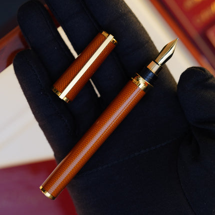 Vintage 1980s S.T. Dupont Montparnasse Chairman Fountain Pen – Amber Natural Lacquer Guilloché & 24K Gold Finish – Hallmarked 18K Solid Gold Nib (M) – Full Set NOS