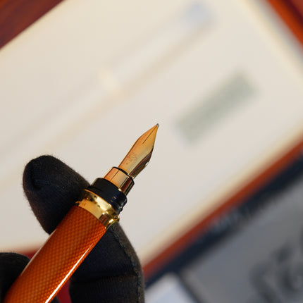 Vintage 1980s S.T. Dupont Montparnasse Chairman Fountain Pen – Amber Natural Lacquer Guilloché & 24K Gold Finish – Hallmarked 18K Solid Gold Nib (M) – Full Set NOS