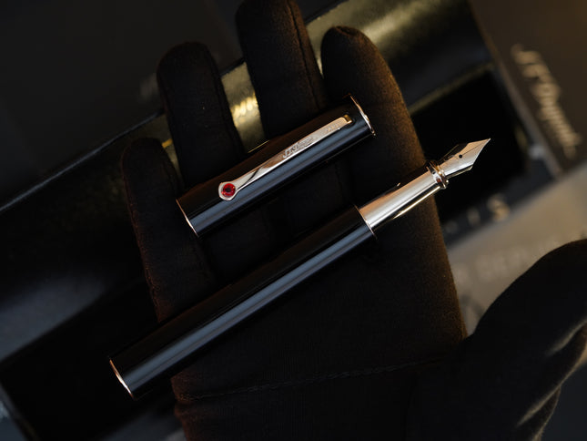 Vintage St Dupont Ruby Stone Luxury Natural Black Lacquer Fountain Pen