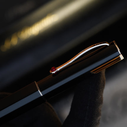 Vintage 1990s S.T. Dupont Fountain Pen – Natural Black Lacquer & Platinum Finish – Red Ruby-Style Cabochon Clip – Platinum-Finish Nib – Full Set NOS