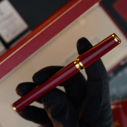 Vintage 1980s S.T. Dupont Luxury Fountain Pen – Deep Red Natural Lacquer & 24K Gold Finish – Hallmarked 18K Solid Gold Nib (M) – Full Set NOS