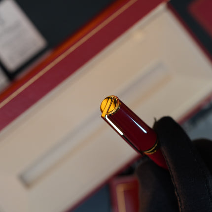 Vintage 1980s S.T. Dupont Luxury Fountain Pen – Deep Red Natural Lacquer & 24K Gold Finish – Hallmarked 18K Solid Gold Nib (M) – Full Set NOS