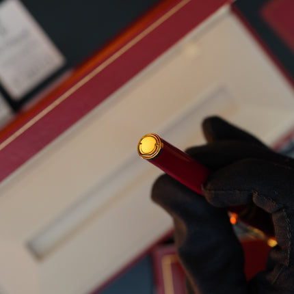 Vintage 1980s S.T. Dupont Luxury Fountain Pen – Deep Red Natural Lacquer & 24K Gold Finish – Hallmarked 18K Solid Gold Nib (M) – Full Set NOS