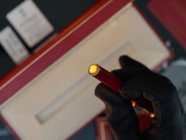 Vintage 1980s S.T. Dupont Luxury Fountain Pen – Deep Red Natural Lacquer & 24K Gold Finish – Hallmarked 18K Solid Gold Nib (M) – Full Set NOS