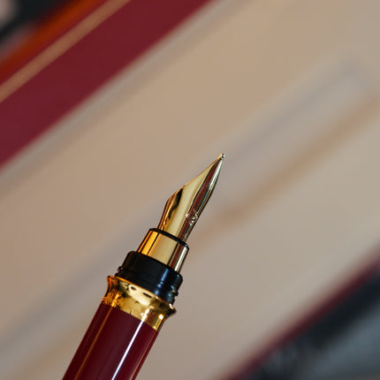 Vintage 1980s S.T. Dupont Luxury Fountain Pen – Deep Red Natural Lacquer & 24K Gold Finish – Hallmarked 18K Solid Gold Nib (M) – Full Set NOS