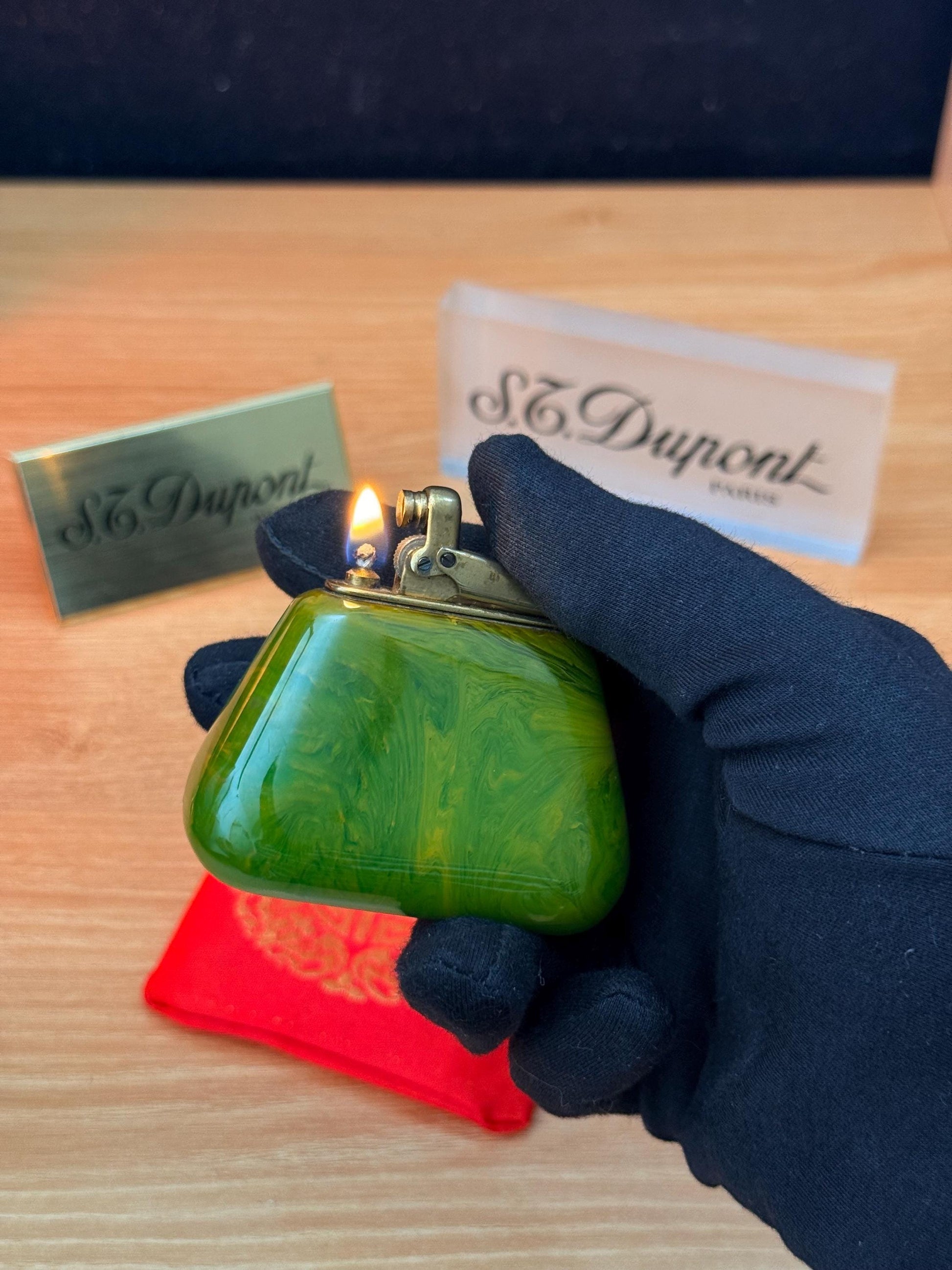 vintage 1950 Antique Colibri Green Catalin Europe high quality Lighter Fluid table lighter / can last for generations \ decoration desk