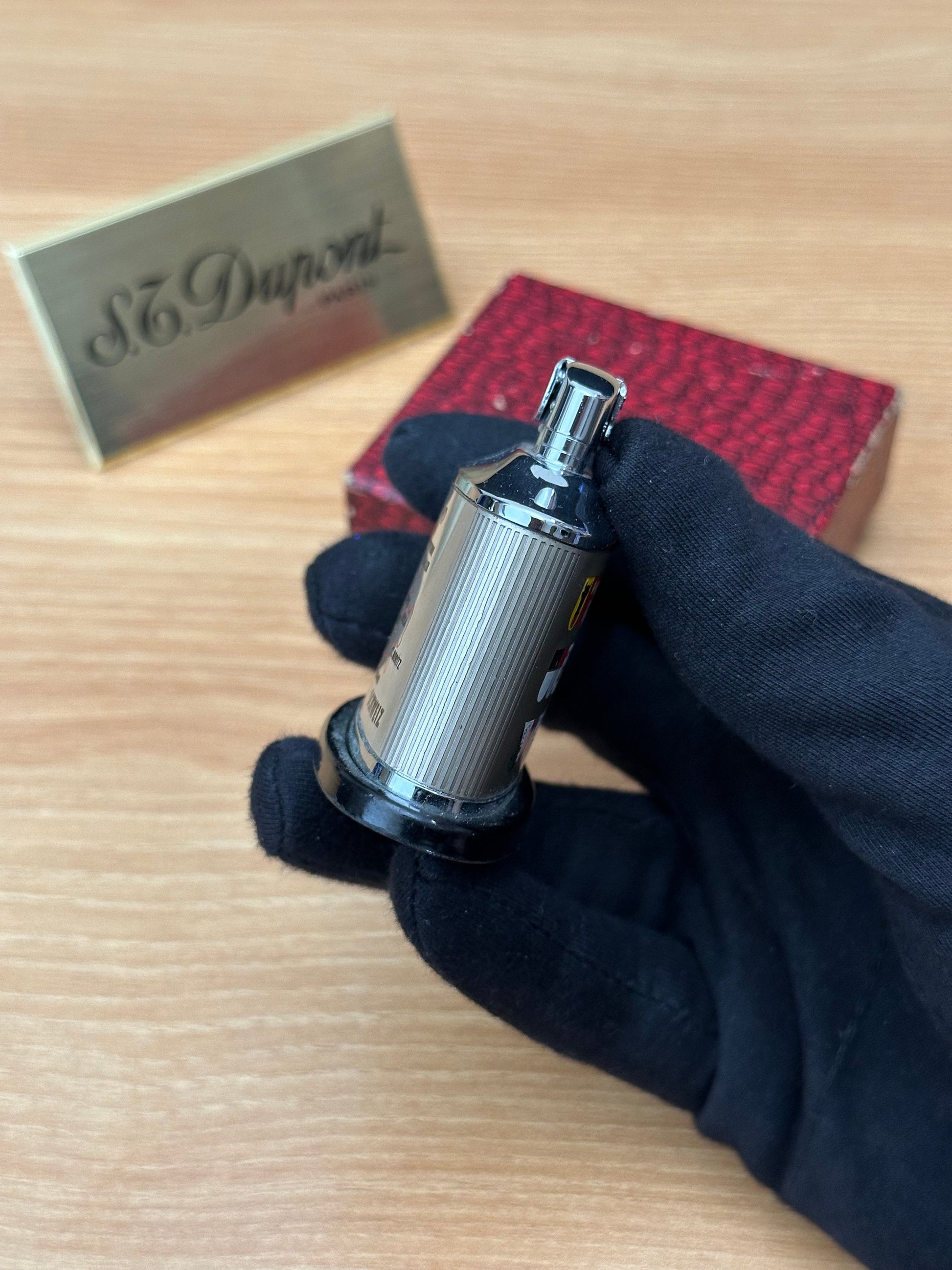 Vintage 1970 fluid benzine table lighter \ never used in good condition \ box included