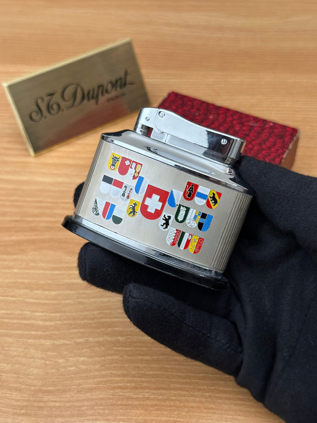 Vintage 1970 fluid benzine table lighter \ never used in good condition \ box included