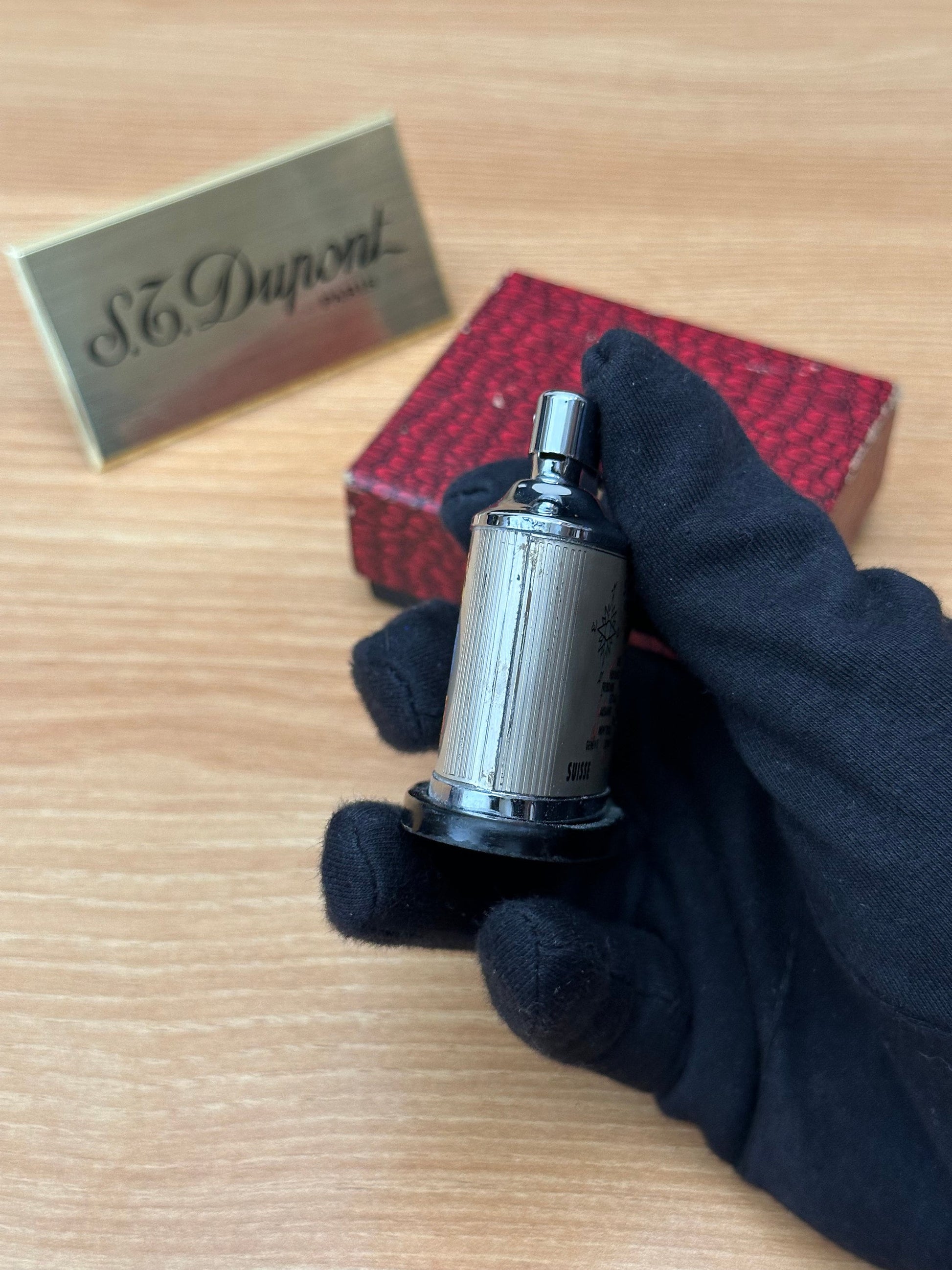 Vintage 1970 fluid benzine table lighter \ never used in good condition \ box included