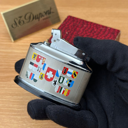 Vintage 1970 fluid benzine table lighter \ never used in good condition \ box included
